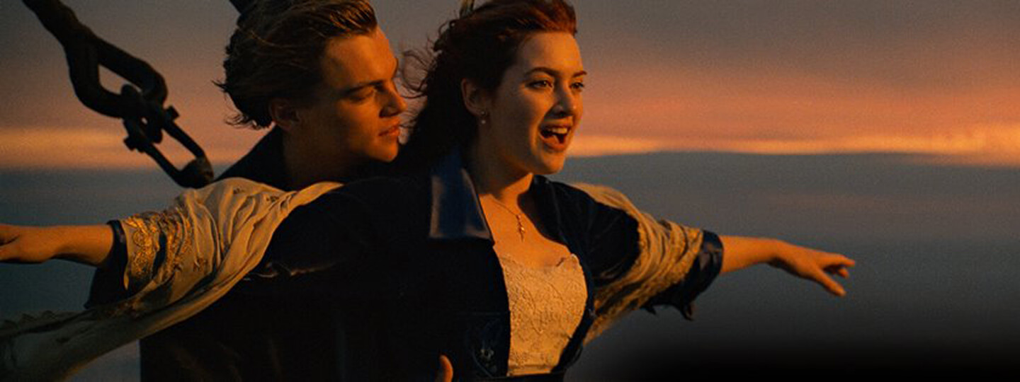 Rose and Jack at the front of the Titanic